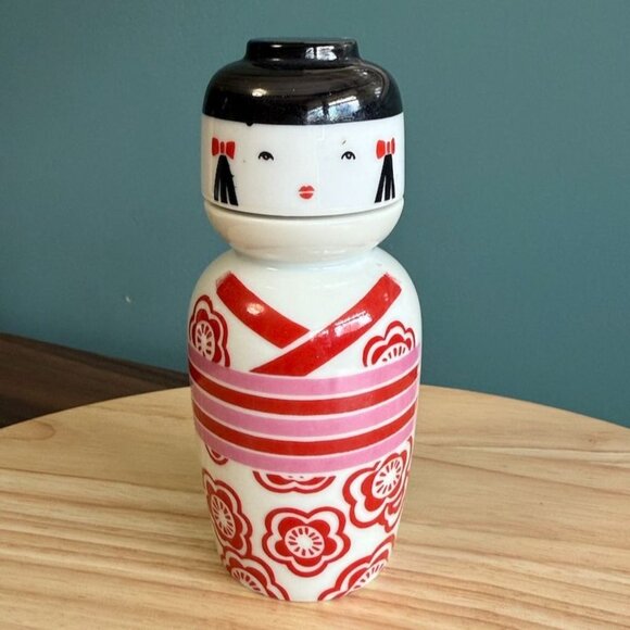 Vintage Kikkoman Kokeshi Doll Sake Bottle Cap With Red Floral Design Porcelain J - Picture 1 of 10